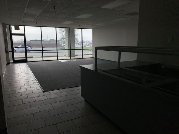 Blackiston Mill Rd Shopping Center: 1418 & 1420 Blackiston Mill Rd, Clarksville, IN 47129